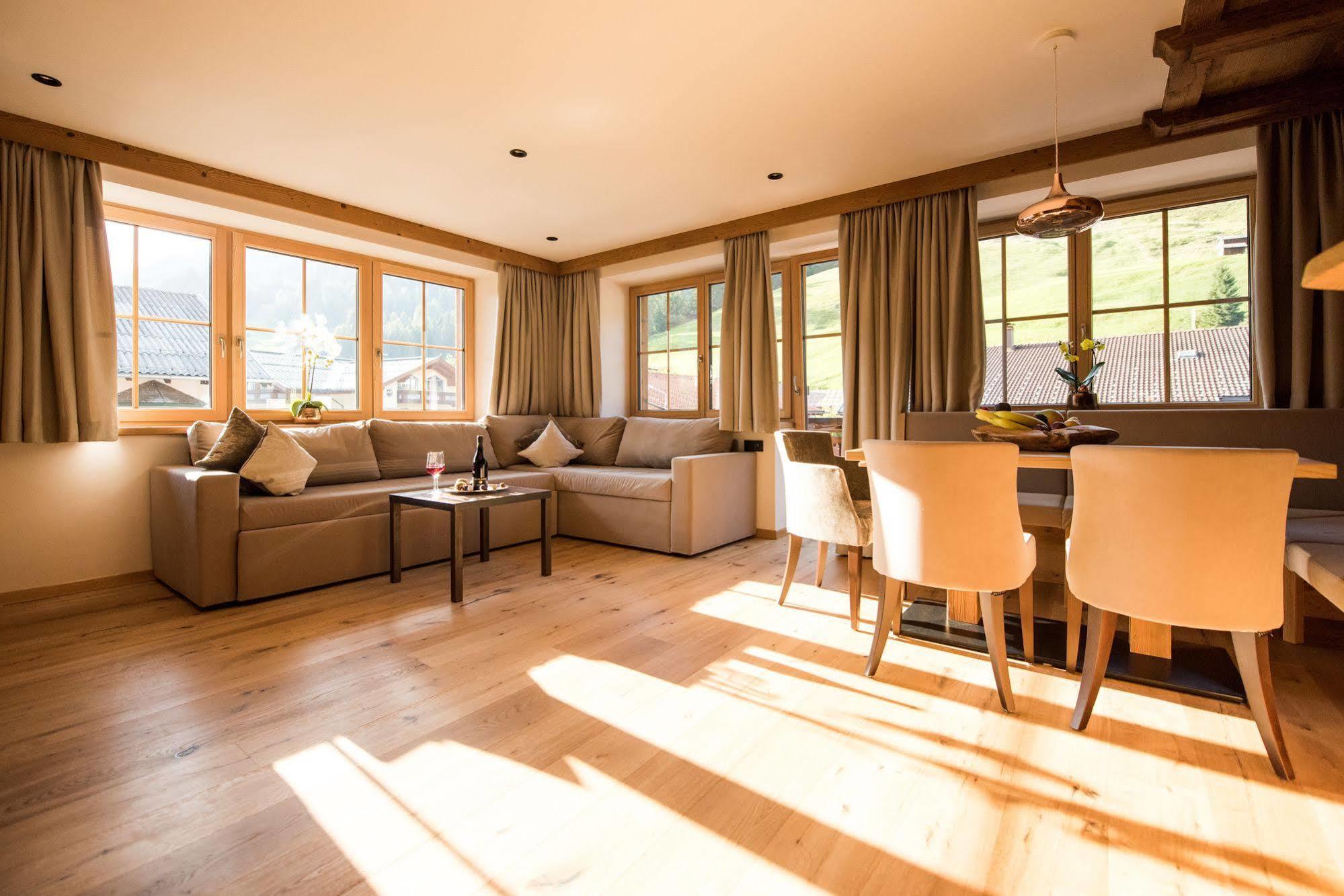 Pepi'S Suites - Lechtal Apartments هولزاغو المظهر الخارجي الصورة